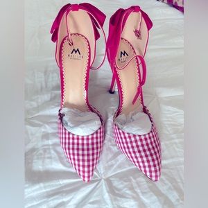 Sz 8.5 brand new w/o tag. does come in it’s original box